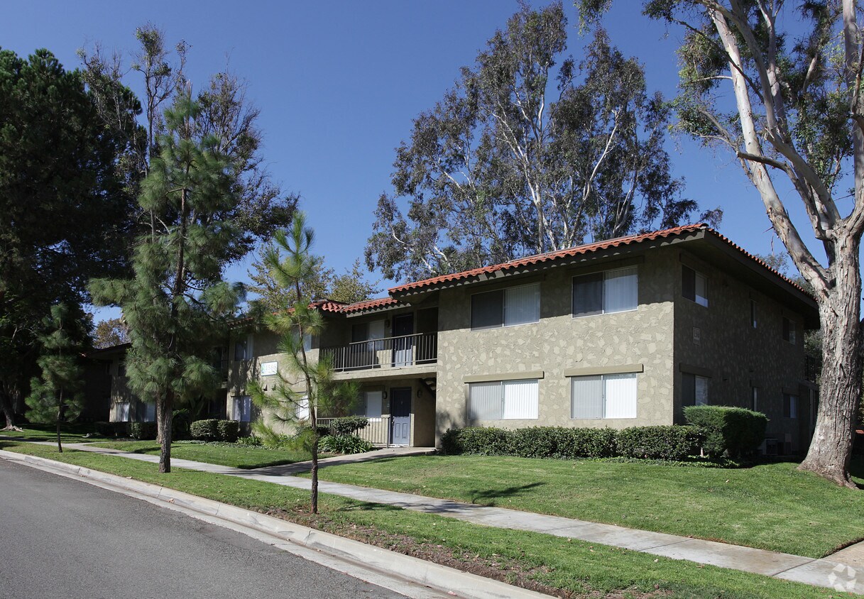 Village Grove Apartments Corona, CA