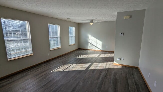 Foto del edificio - MN Cedar Village (859)