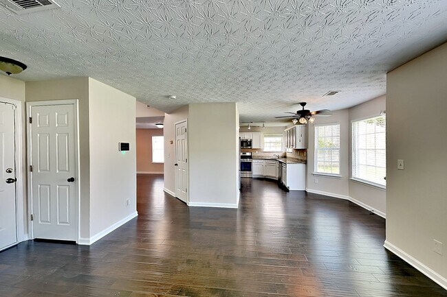 Building Photo - 34 Belmont Park Dr