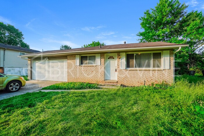 Foto principal - 4985 Refugee Rd