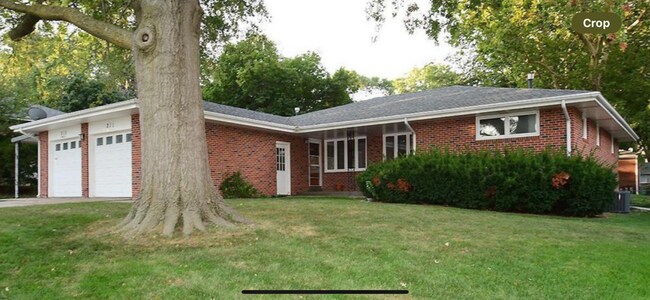 Foto del edificio - 211 Lakewood Dr