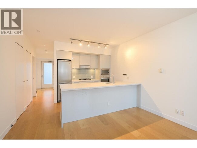 Building Photo - 71 E Pender St