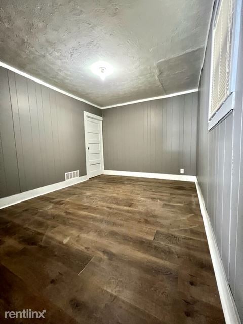 Foto principal - 1 br, 1 bath Townhome - 2221 Deerpark Blvd...