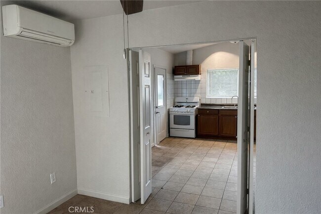 Building Photo - 494 Alta Mesa Dr