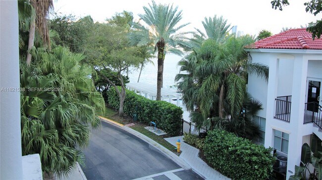 Foto del edificio - 3255 NE 184th St