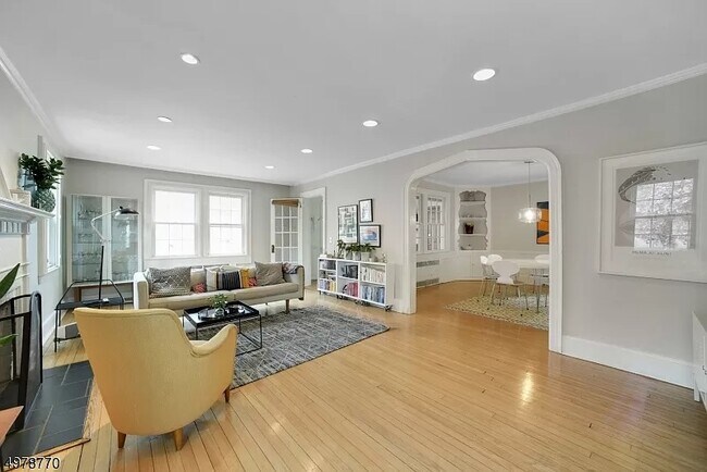 Foto del edificio - 53 Meadowbrook Rd