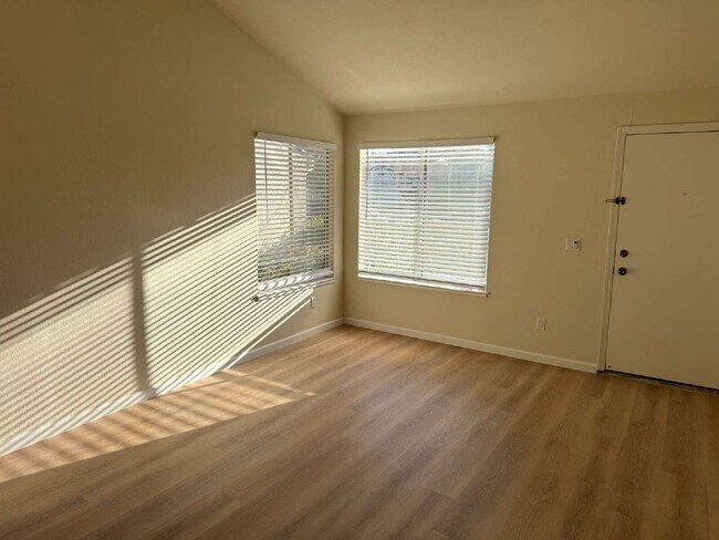 Foto del edificio - Spacious Blossom Valley Home