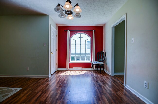 Building Photo - 341 Blackhawke Dr