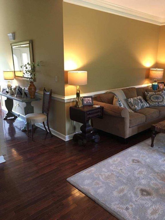 Family room - 62 Sommersby Dr