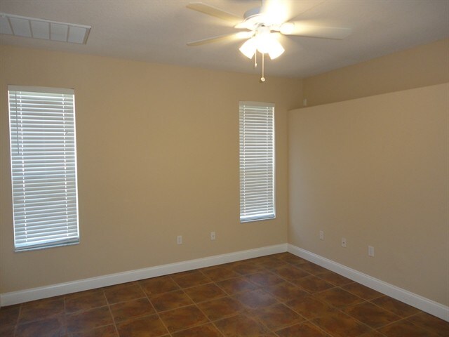 Building Photo - 3118 N Canal Dr