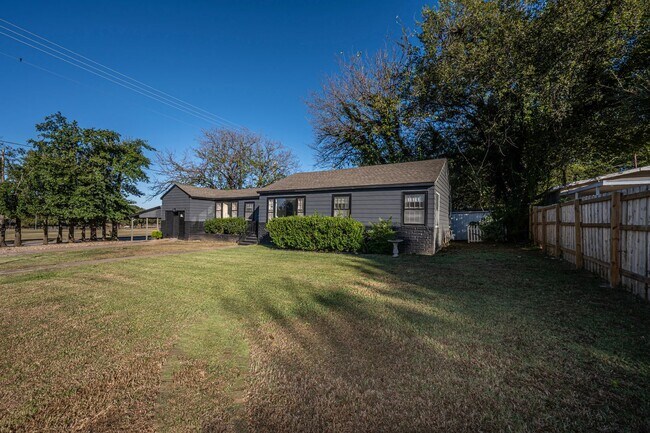 Foto del edificio - Home For Rent in SW Ardmore!