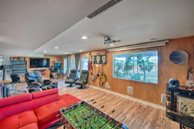 Building Photo - 1271 S Byrd Dr