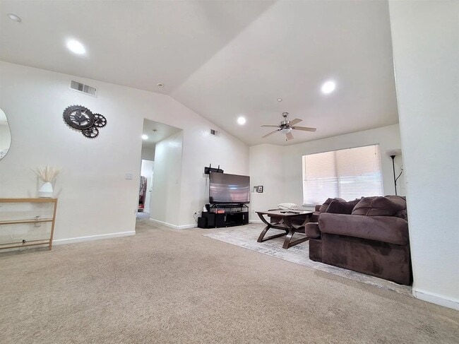 Foto del edificio - 6269 W San Carlos Ave