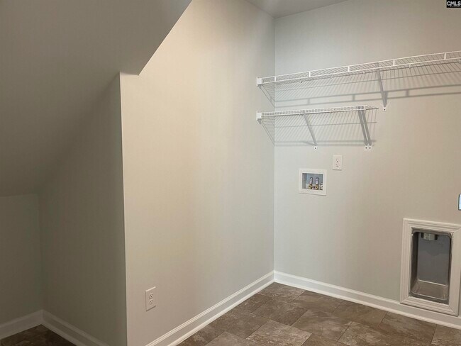 Foto del edificio - 317 Windfall Rd