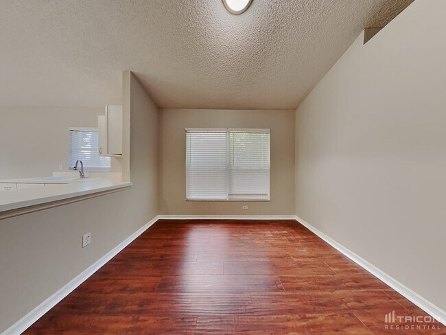 Building Photo - 545 Randon Terrace