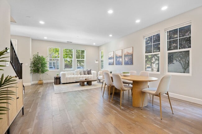 Building Photo - 5Bed/3Ba Home in Quiet Hayward Community w...