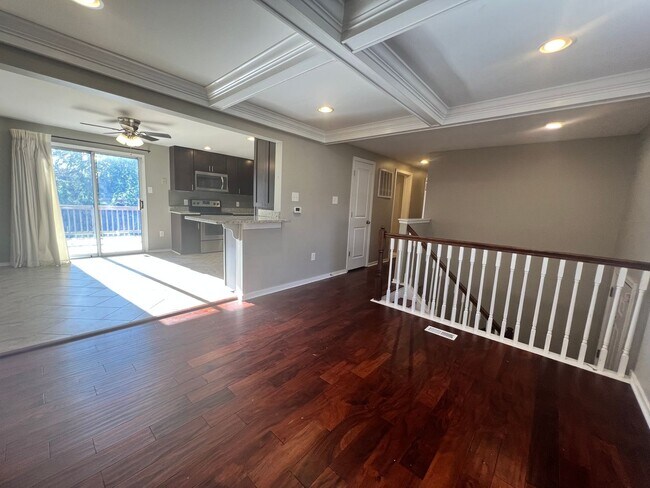Building Photo - Lovely 4 BR/3 BA Single-Family Home in Cap...