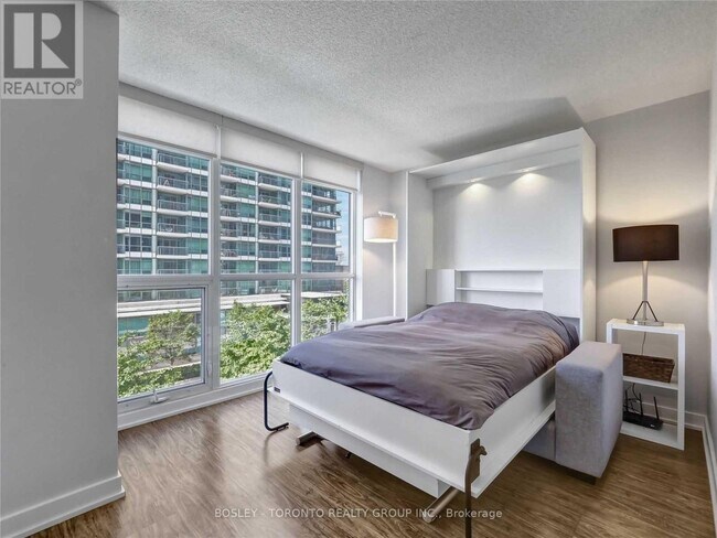 Photo du bâtiment - 19 Singer Ct