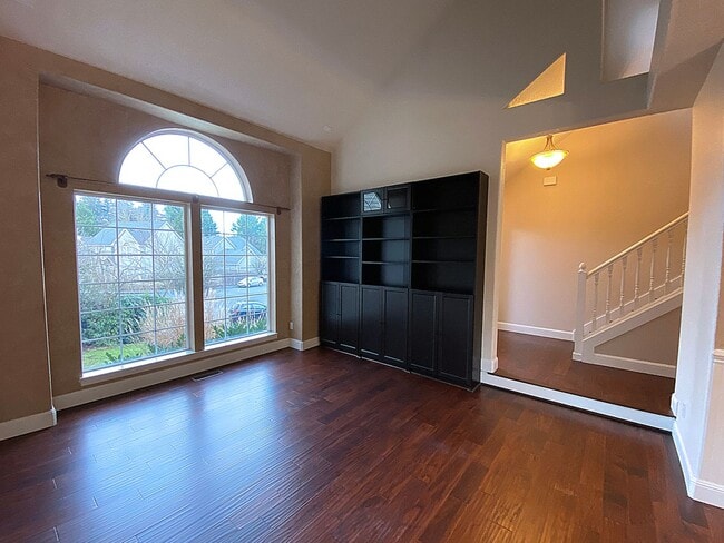 Building Photo - Great NW Home with Fenced Yard, Large Gara...