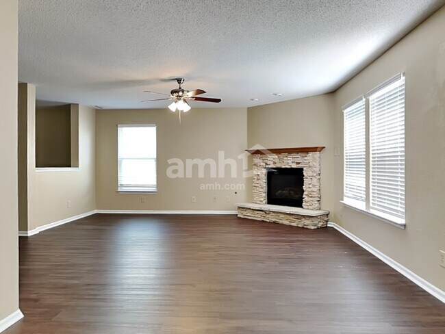 Building Photo - 8339 Weathervane Ct