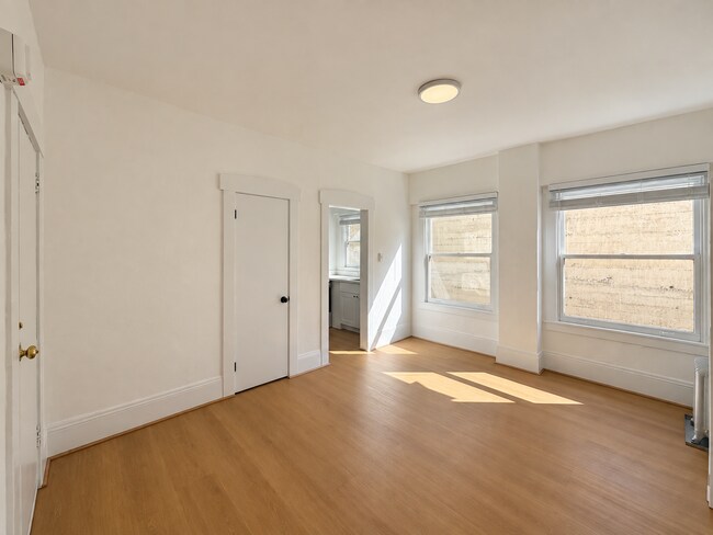 Foto del edificio - 937 O'Farrell St