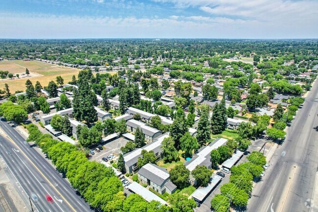 Building Photo - The Redwoods Apartments