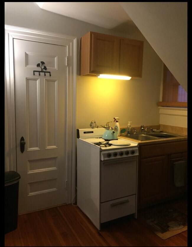 Kitchen area - 534 Prospect Ave