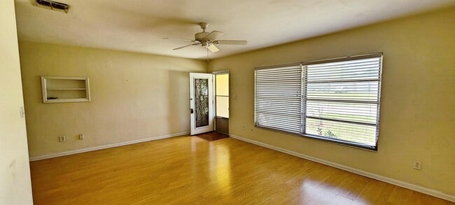 Building Photo - 1620 Rainbow Dr