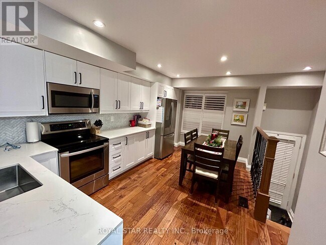 Photo du bâtiment - 435 English Rose Ln