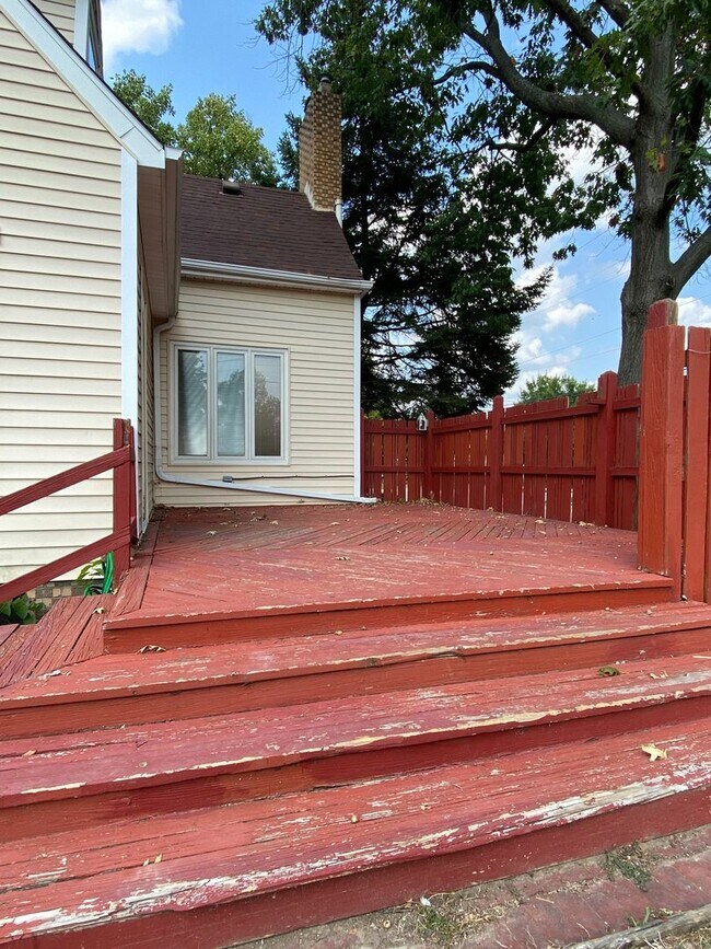Building Photo - 4 Bedroom 1 Bath Near Campus