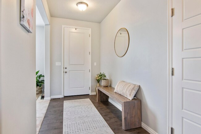 Building Photo - 211 E 460 N