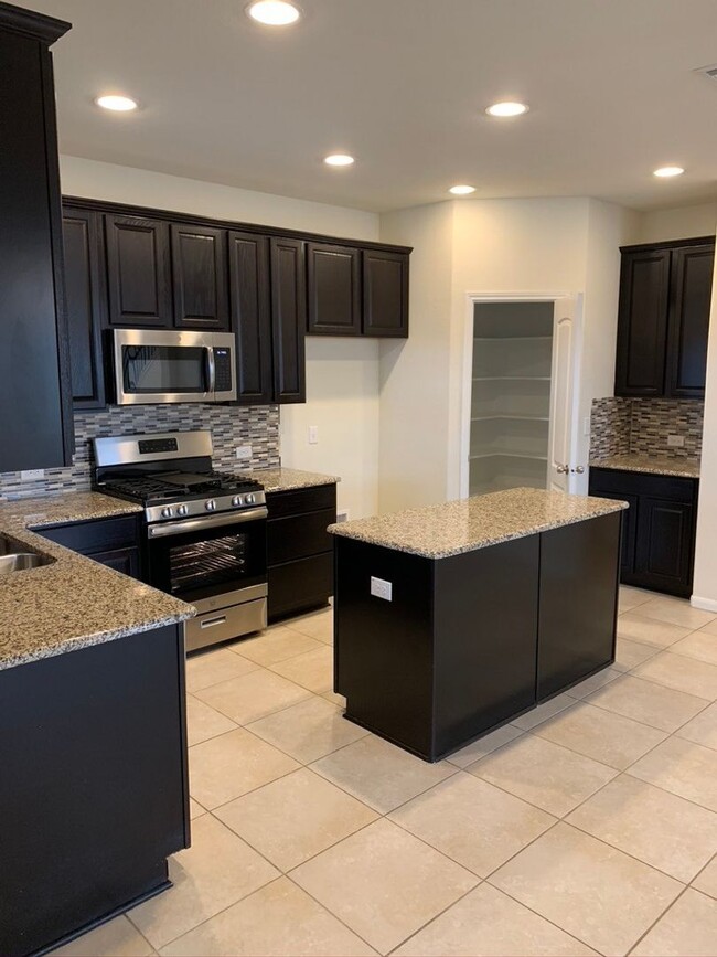 Building Photo - HALF OFF FIRST MONTH’S RENT!! PLUS $250 Ad...