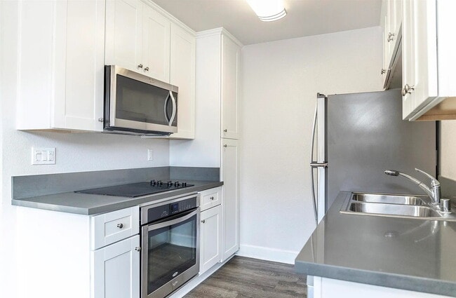 Building Photo - Clean & Decent One Bedroom Apartment