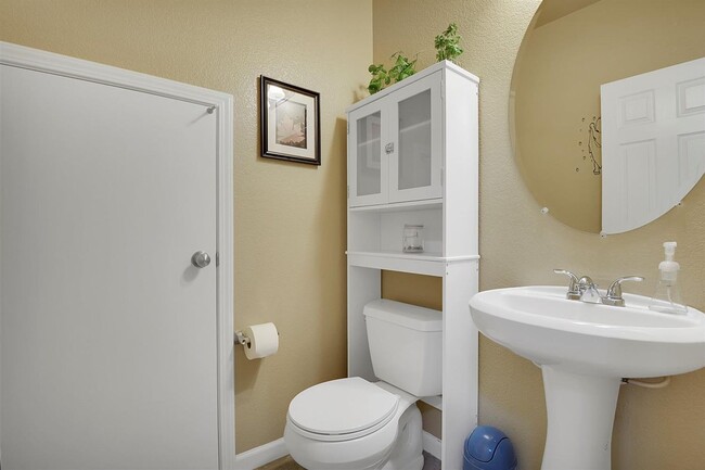 Building Photo - Beautiful 3 Bedroom Edgewater Home with Loft & 3-Car Garage