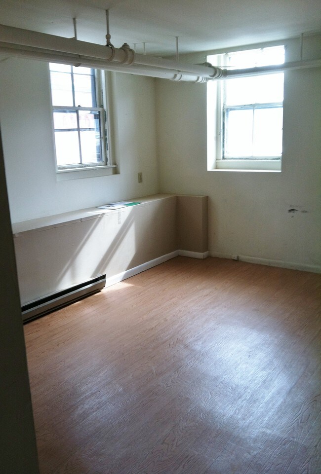 Building Photo - 223 Pearl St