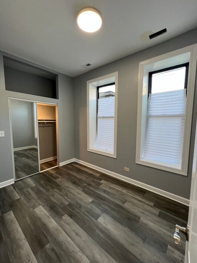 Foto del edificio - 2140 S Fairfield Ave