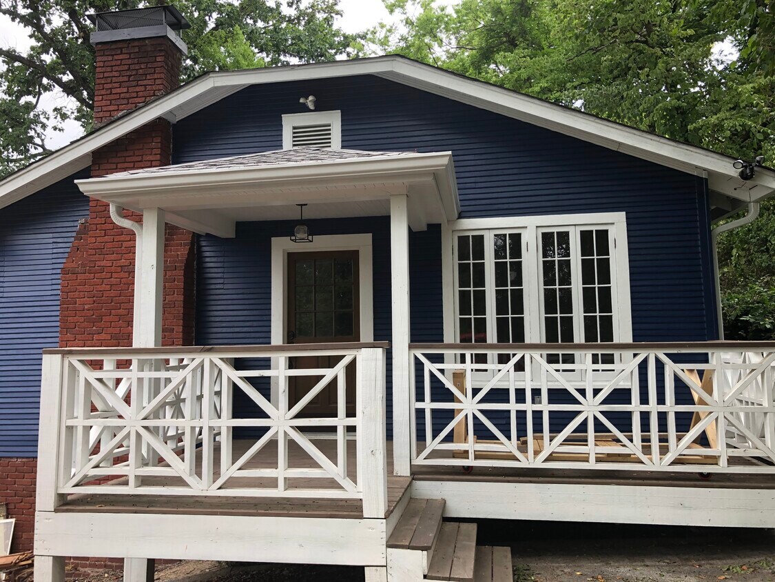 Primary Photo - 704 Tremont St