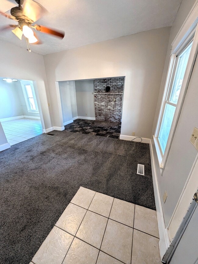 Building Photo - 817 S Newton Ave