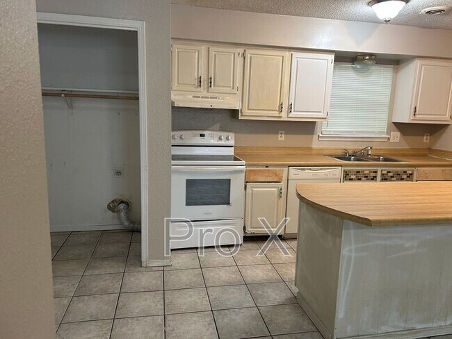 Building Photo - 1605 Juniper Cir