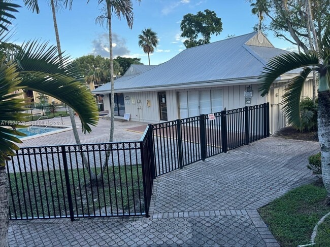 Foto del edificio - 4453 Treehouse Ln