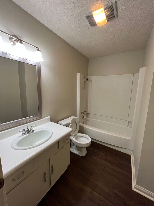 Foto del edificio - 2 Bedroom, 1.5 Bathroom