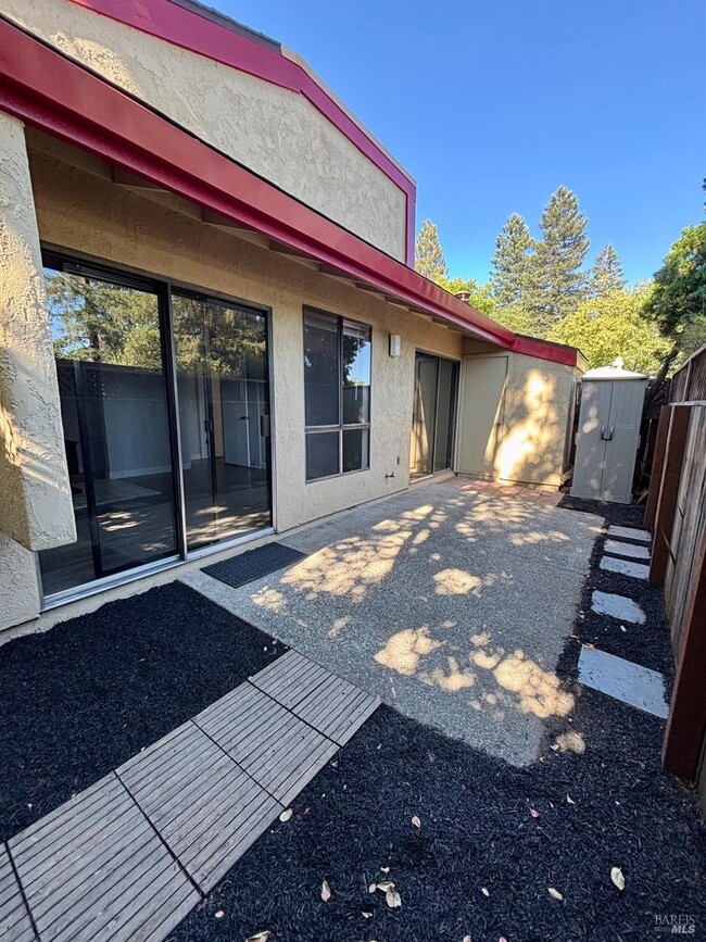 Building Photo - 49 Redwood Ct
