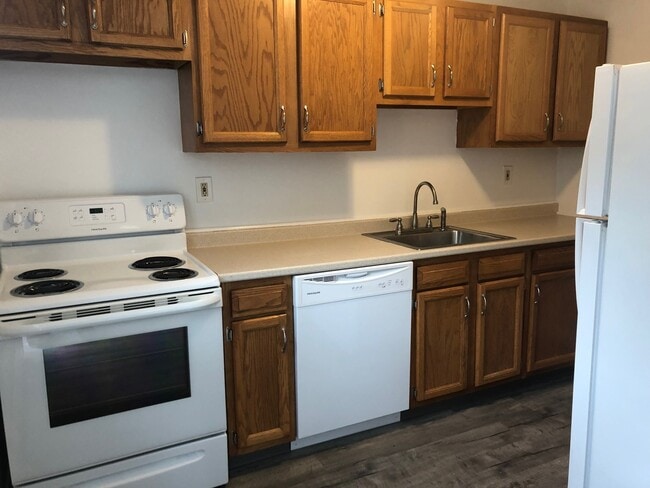 Building Photo - Two Bedroom Townhouse