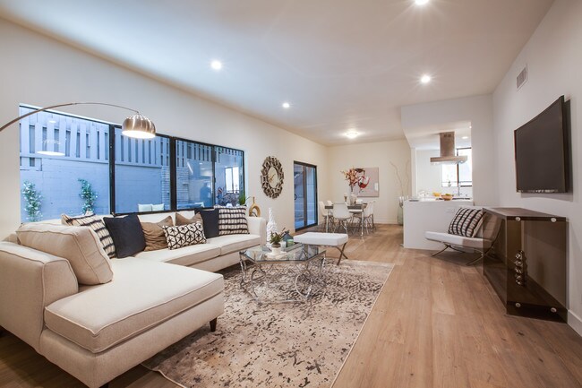 Foto del edificio - 1823 N Fuller Ave