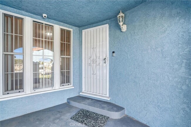 Building Photo - 9807 S Denker Ave