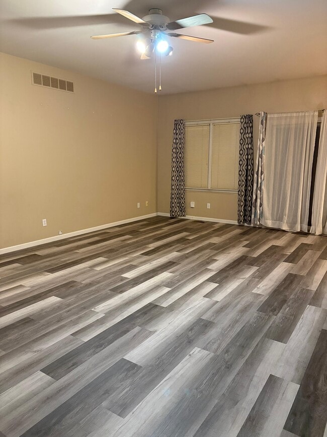 Foto del edificio - 1909 Crystal Ave