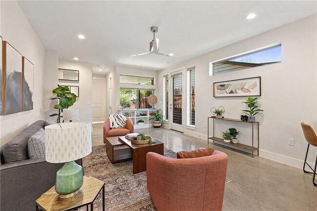 Foto del edificio - 2702 Crest Ave