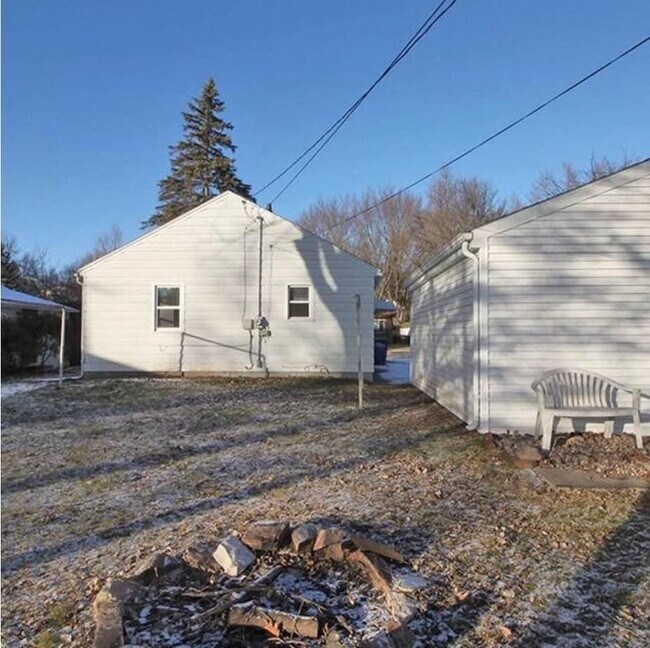 Building Photo - 1203 Plumer St