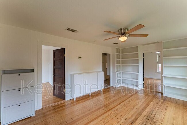 Building Photo - 1210 Coleto St