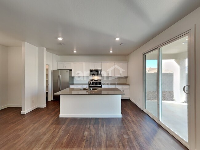 Building Photo - 2124 W Alicia Drive